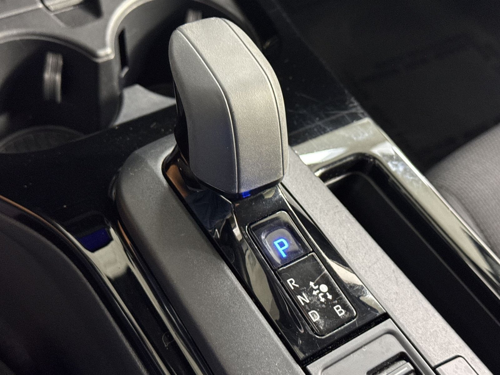 Used 2025 Toyota Prius LE FWD image 34