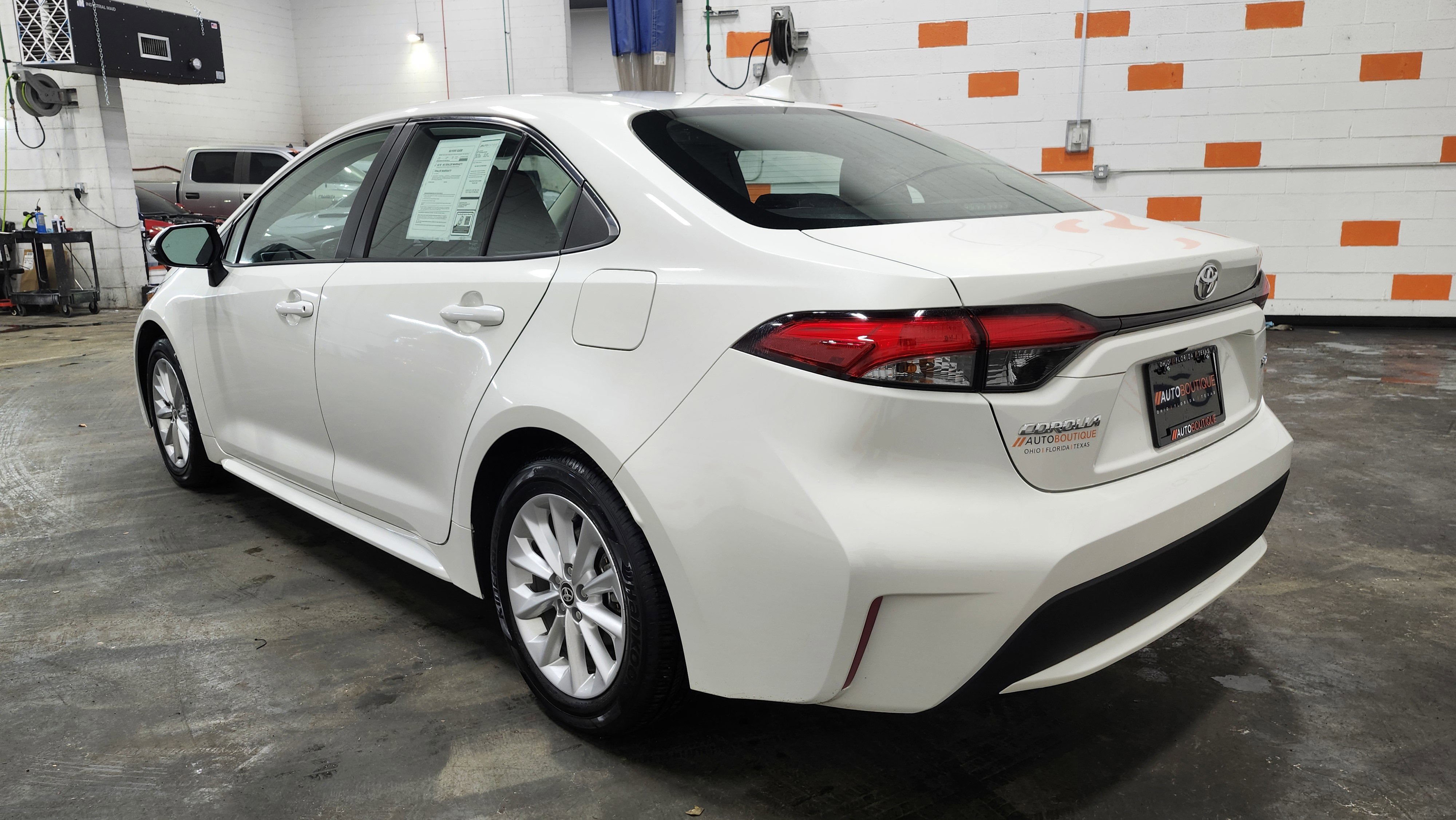 Used 2020 Toyota Corolla XLE image 15