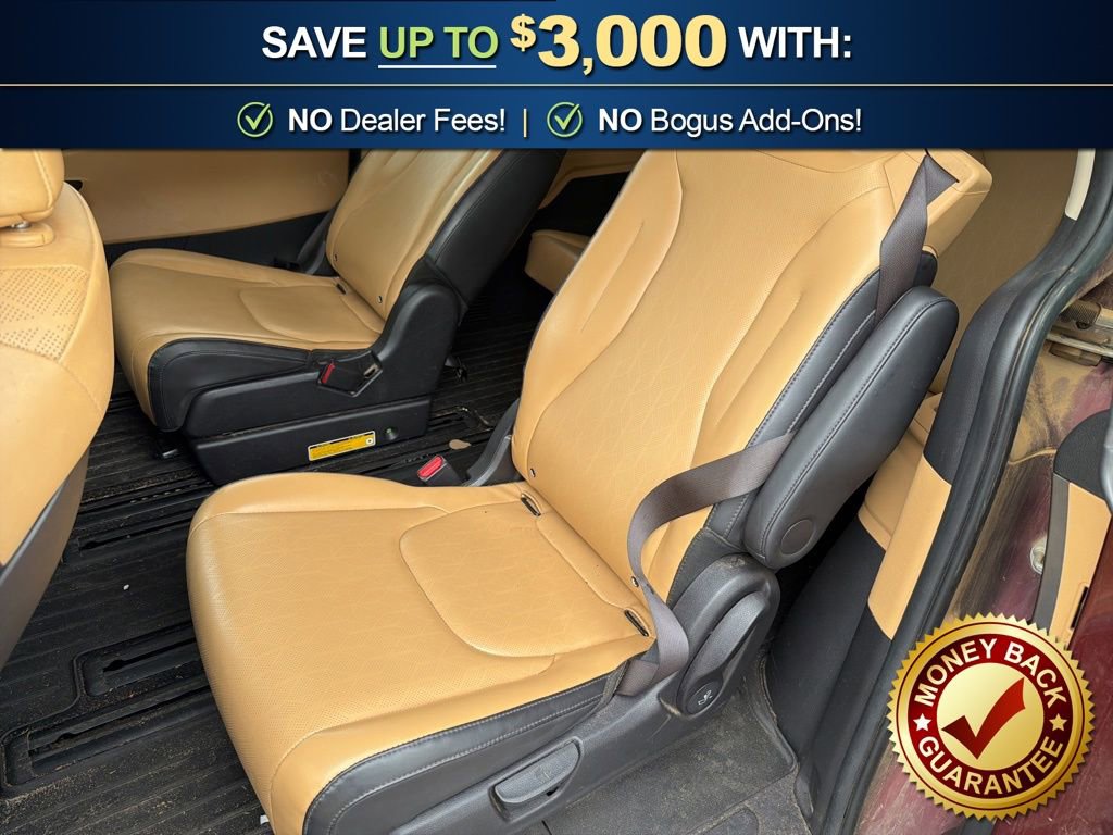 Used 2023 Kia Carnival LX FWD image 16
