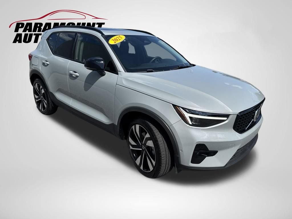 Used 2025 Volvo XC40 B5 Plus w/ Protection Package Premier AWD/4WD image 3