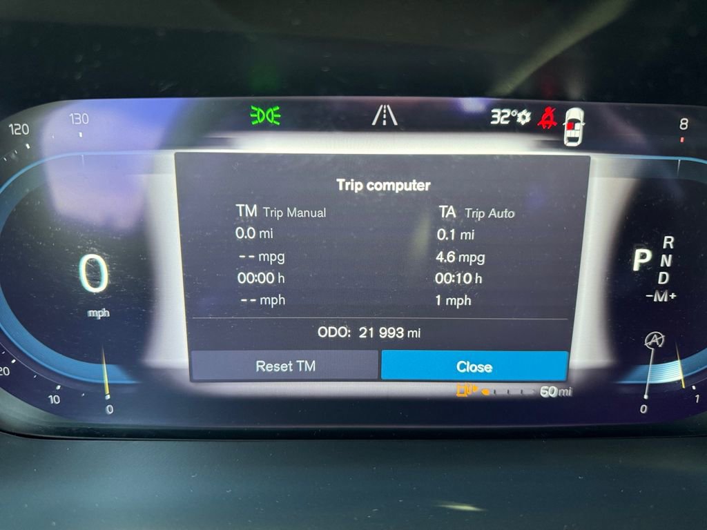 Certified 2023 Volvo XC60 B5 Core image 35