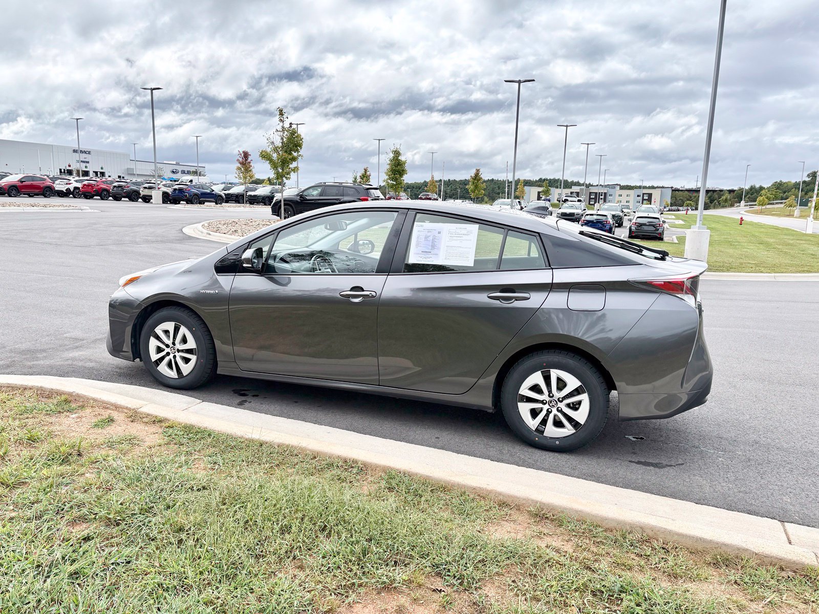 Used 2017 Toyota Prius Four w/ Advanced Technology Package FWD image 5