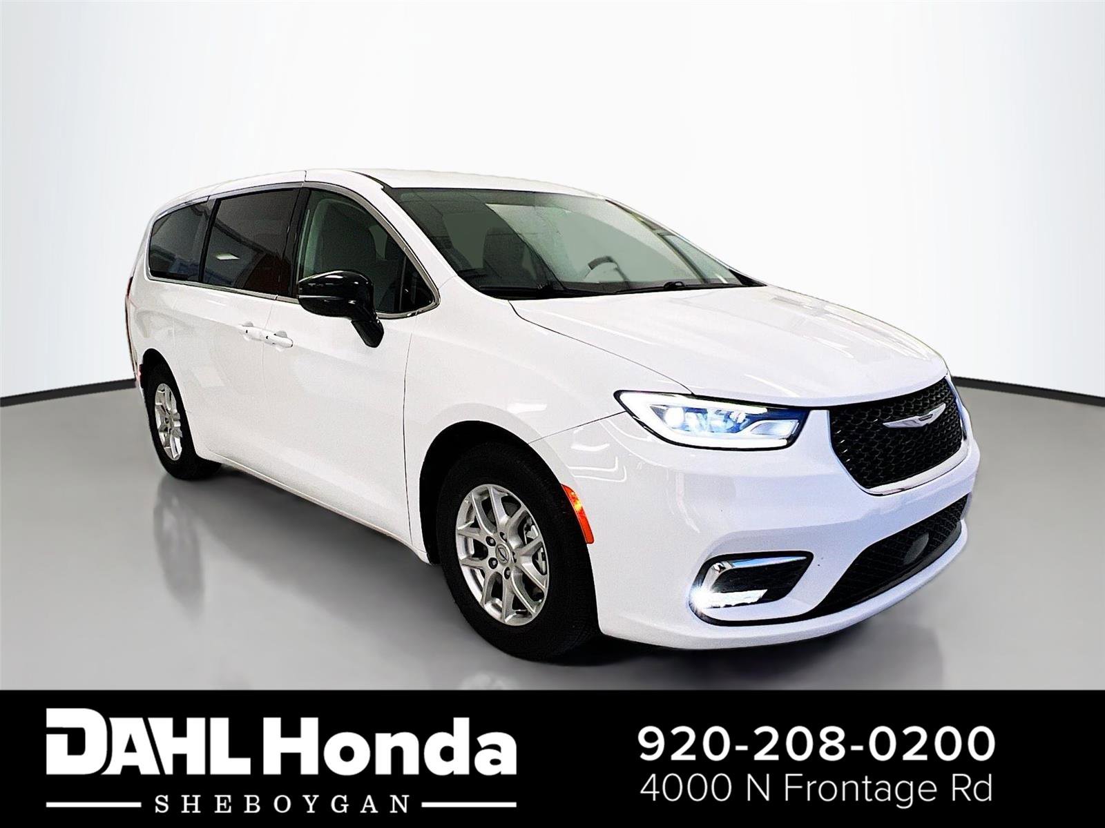 Used 2024 Chrysler Pacifica Touring-L FWD image 1