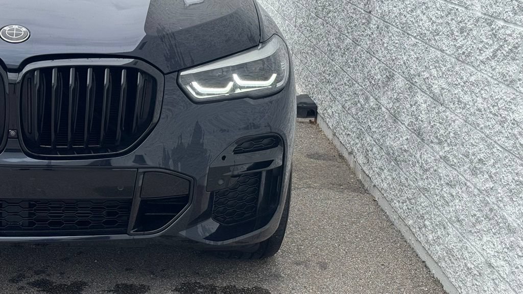 Used 2022 BMW X5 xDrive40i w/ M Sport Package AWD/4WD image 5