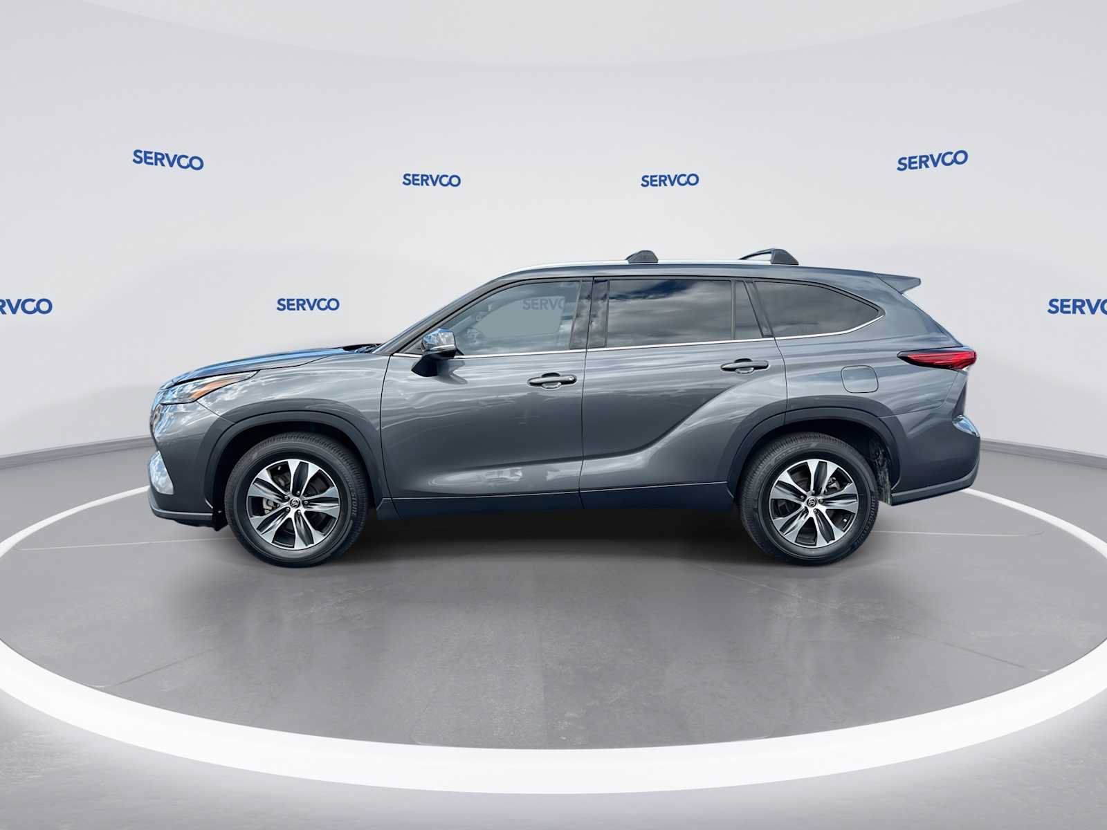 Used 2022 Toyota Highlander XLE FWD image 5