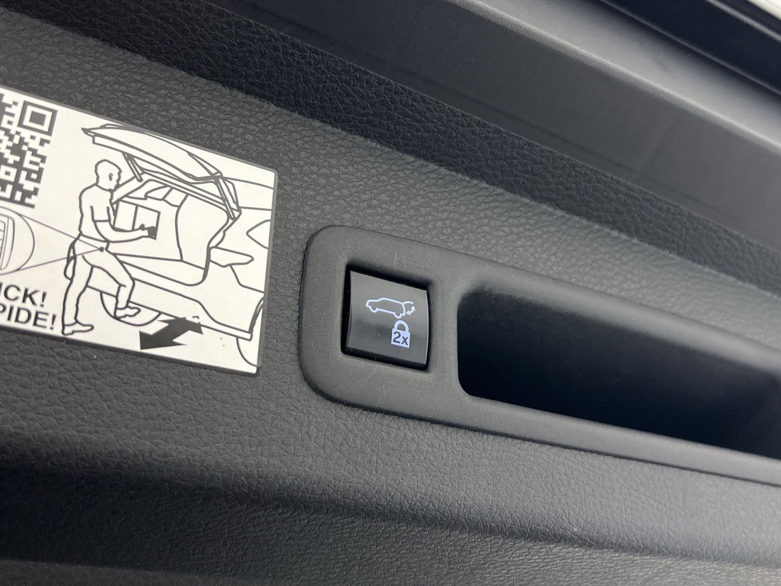 Used 2021 Toyota Sienna Limited FWD image 29