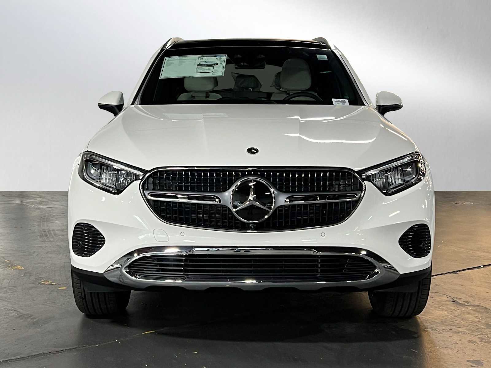 Used 2025 Mercedes-Benz GLC 300 4MATIC image 8