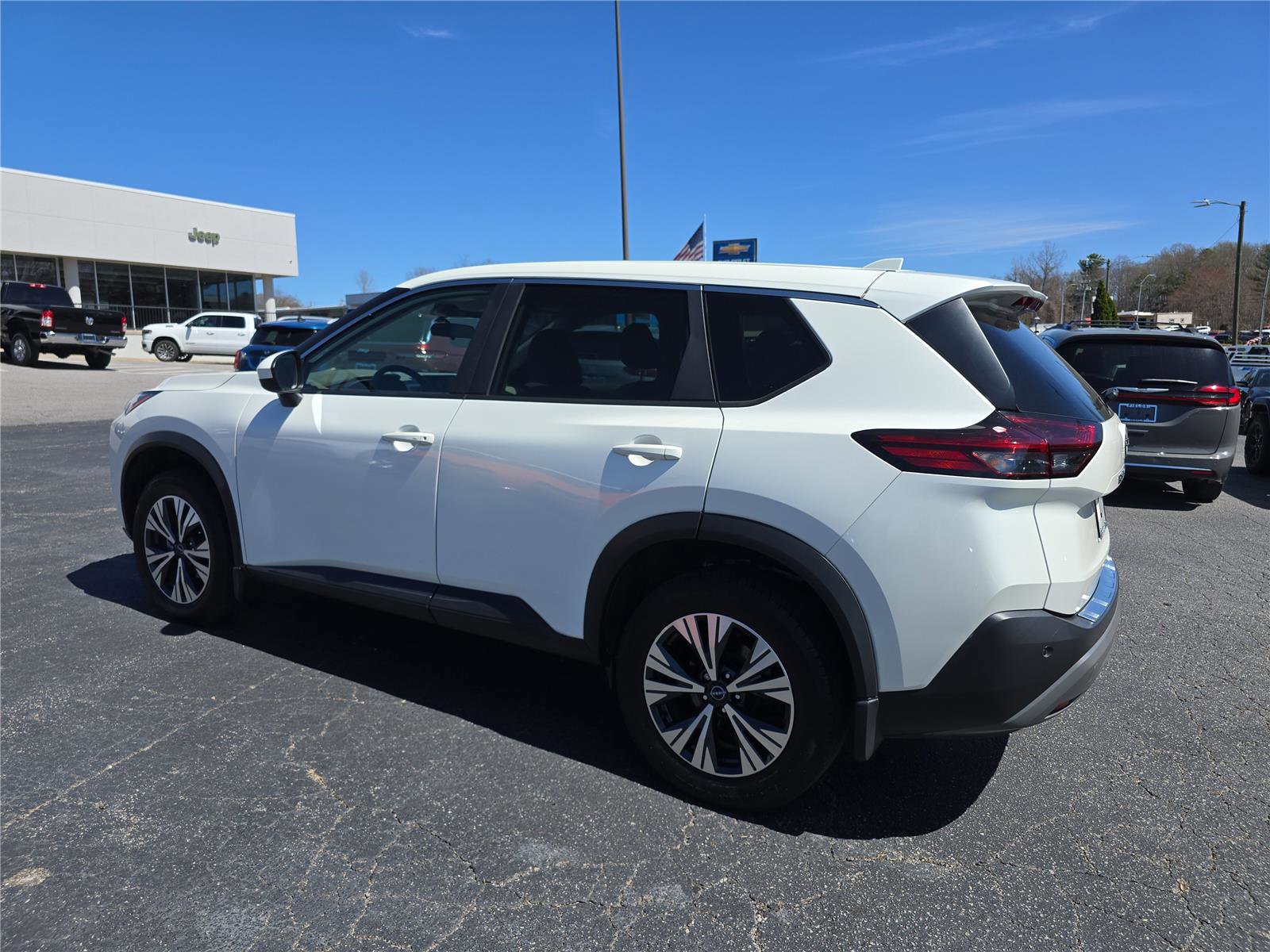 Used 2023 Nissan Rogue SV FWD image 6