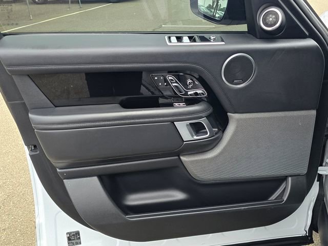 Used 2020 Land Rover Range Rover HSE image 24