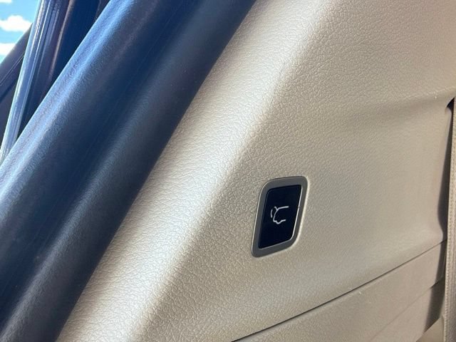 Used 2023 Chrysler Voyager LX FWD image 20