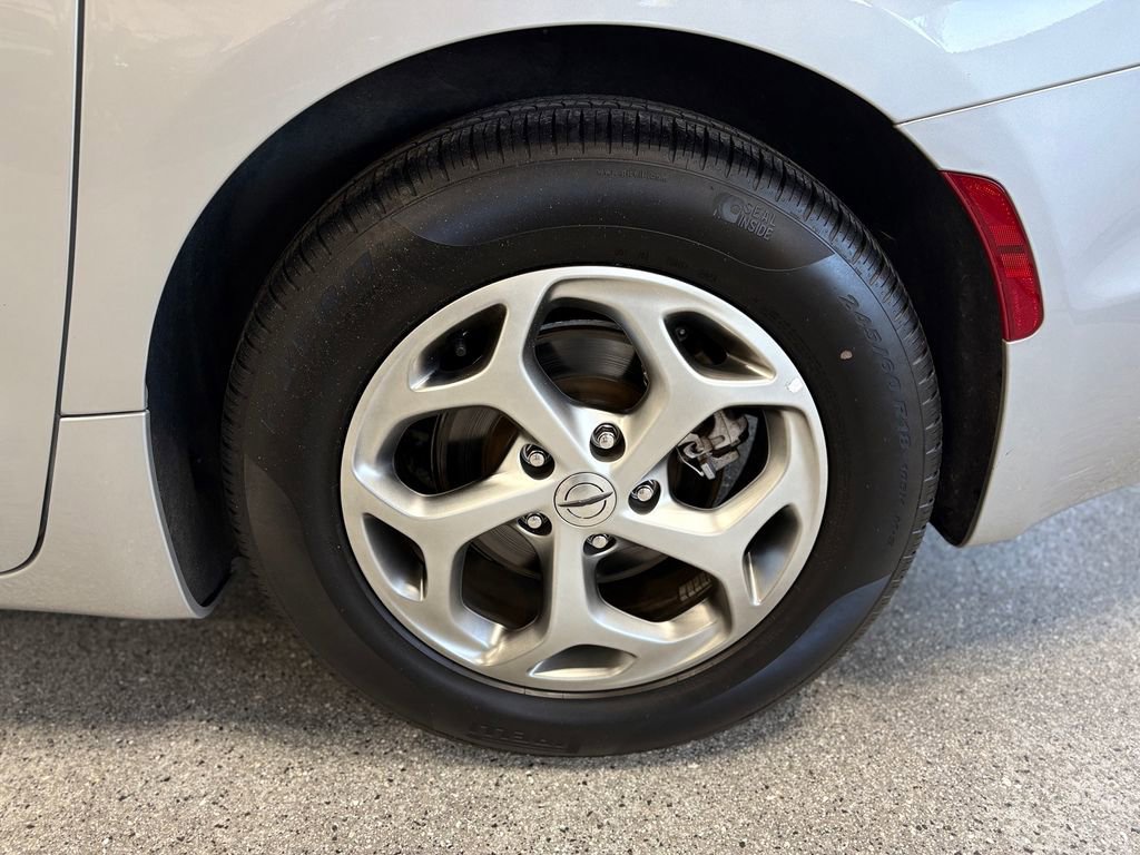 Used 2024 Chrysler Pacifica Limited image 33