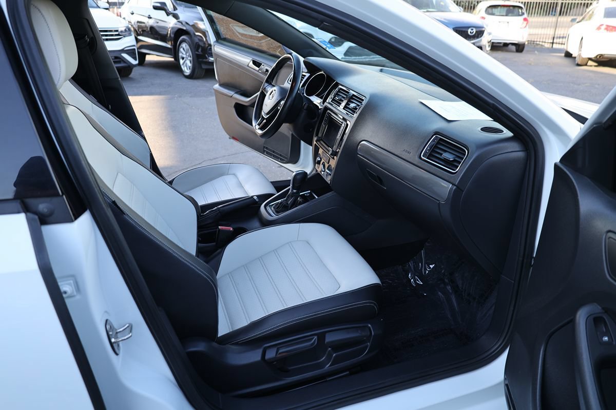Used 2016 Volkswagen Jetta Sport FWD image 9