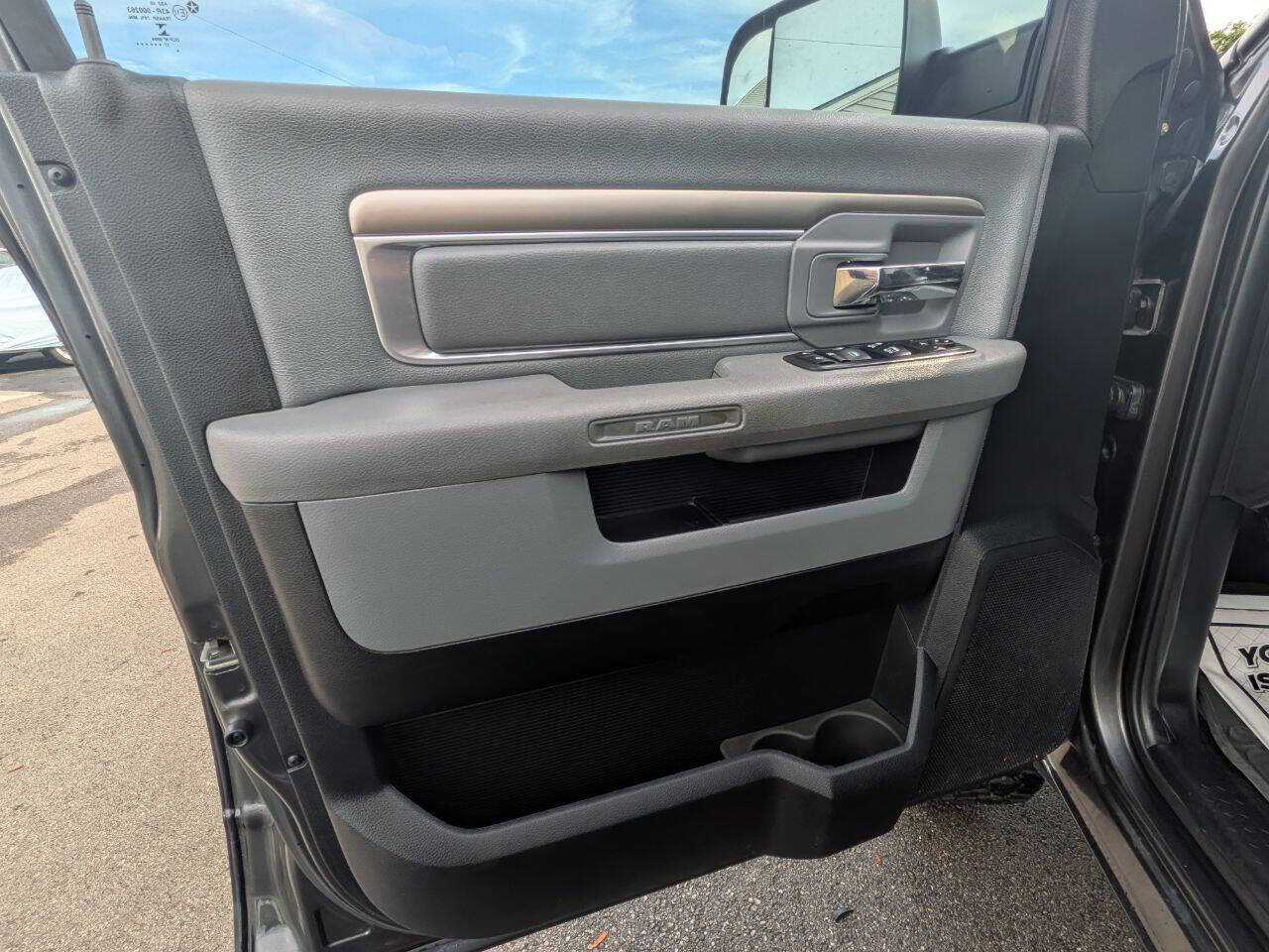 Used 2017 RAM 2500 Big Horn w/ Sport Appearance Group AWD/4WD image 17
