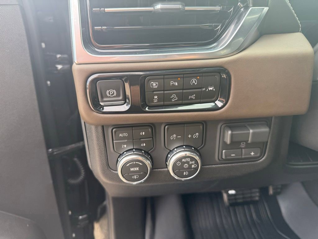 Used 2026 GMC Yukon Denali Ultimate w/ LPO, Floor Liner Package AWD/4WD image 11