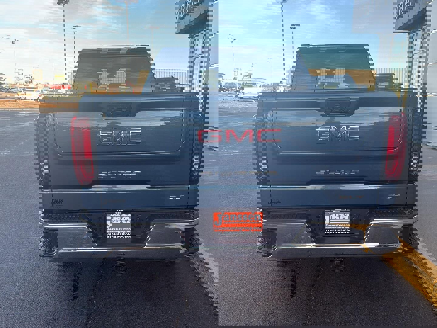 Used 2024 GMC Sierra 1500 SLT image 3