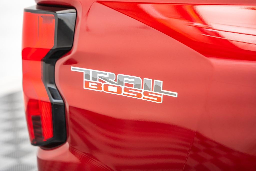 Used 2024 Chevrolet Colorado Trail Boss w/ Technology Package AWD/4WD image 20