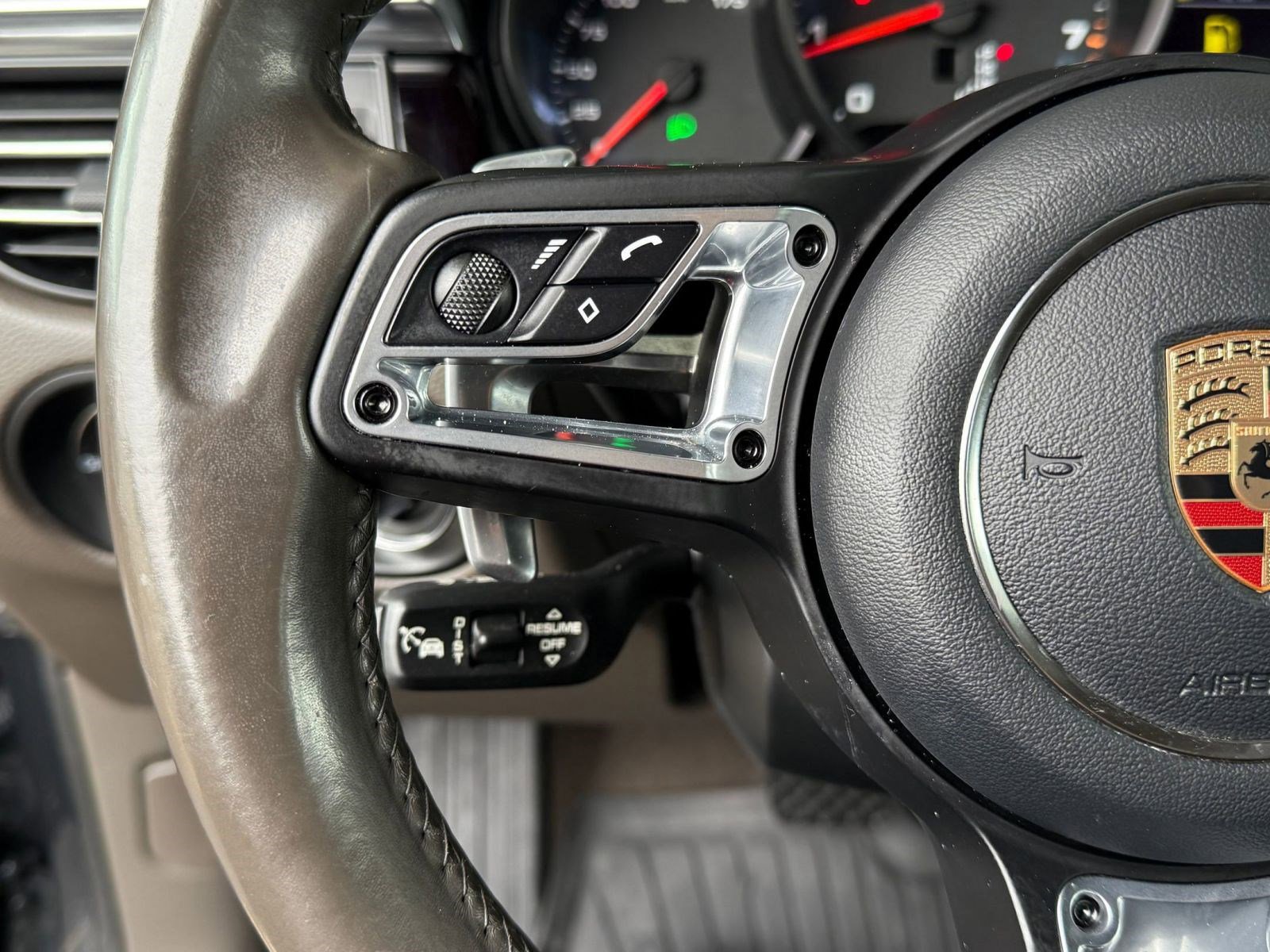 Used 2020 Porsche Macan AWD image 18