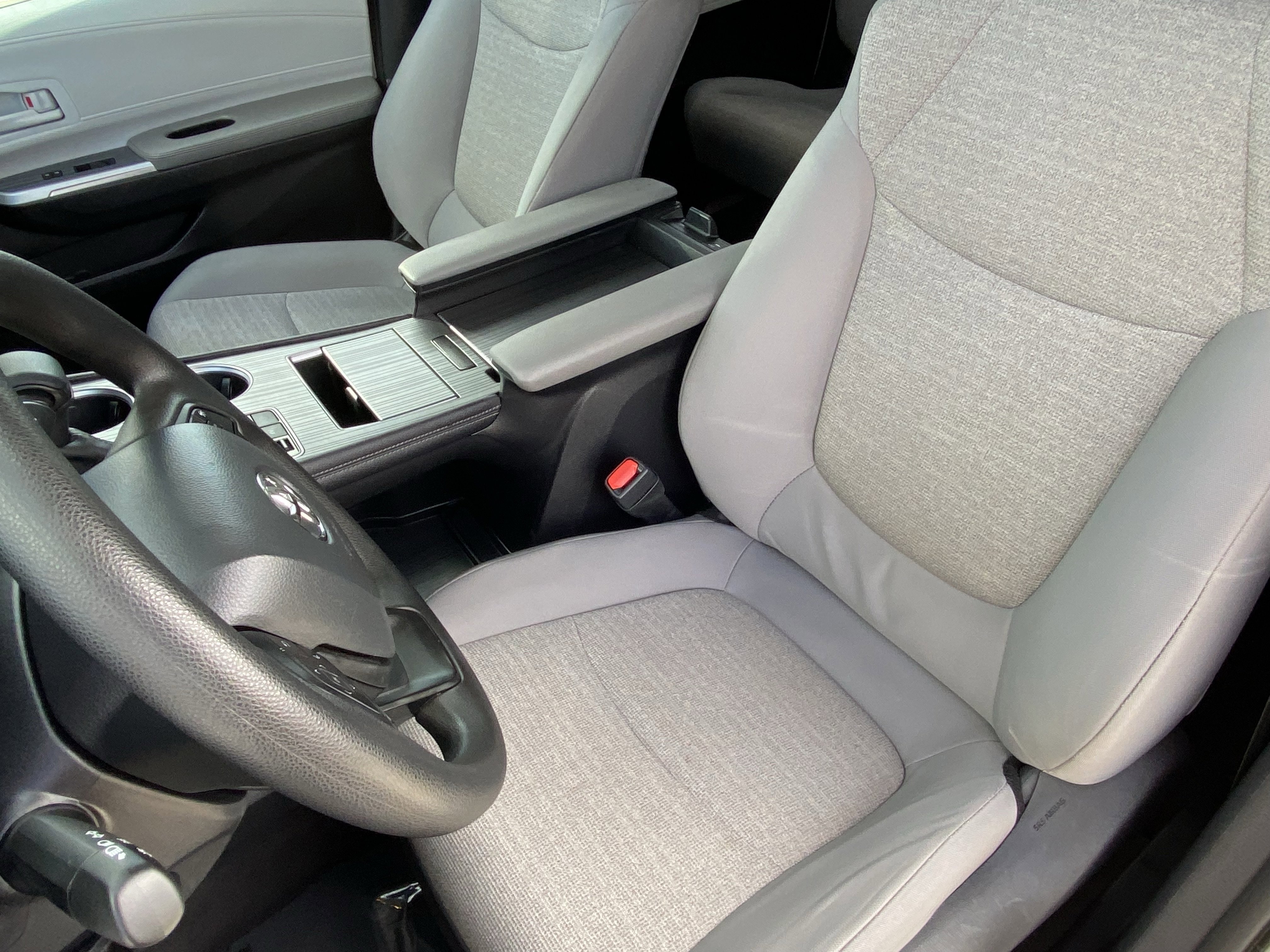 Certified 2025 Toyota Sienna LE FWD image 28
