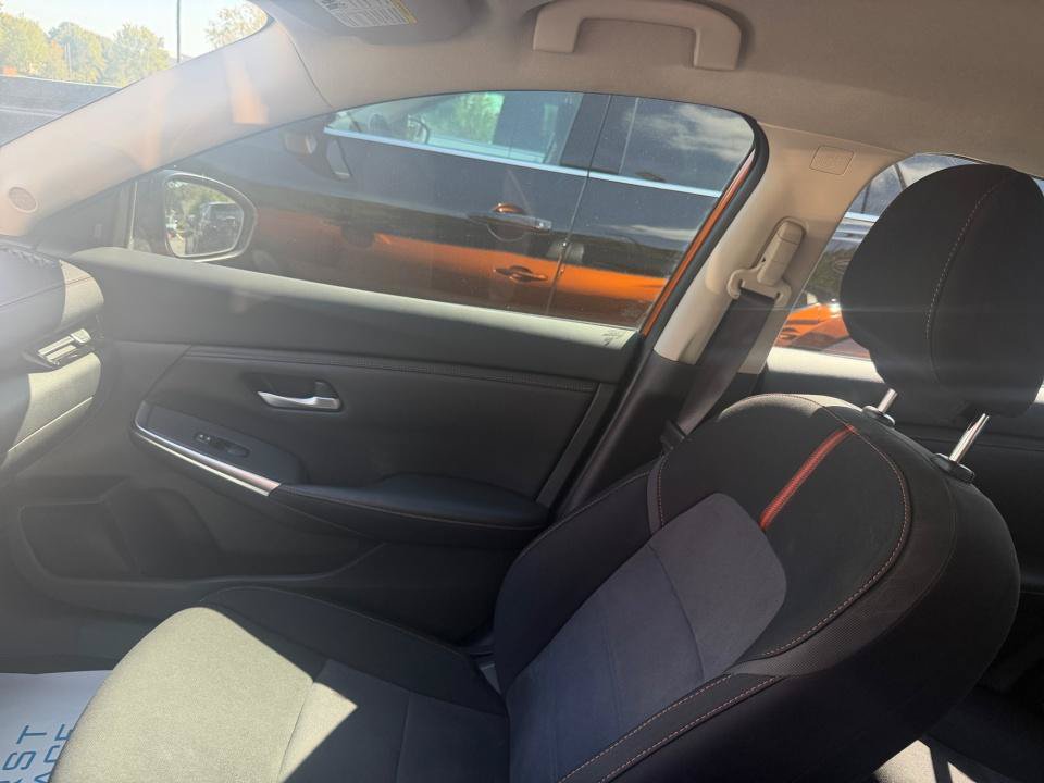 Used 2022 Nissan Sentra SR w/ Lighting Package FWD image 32
