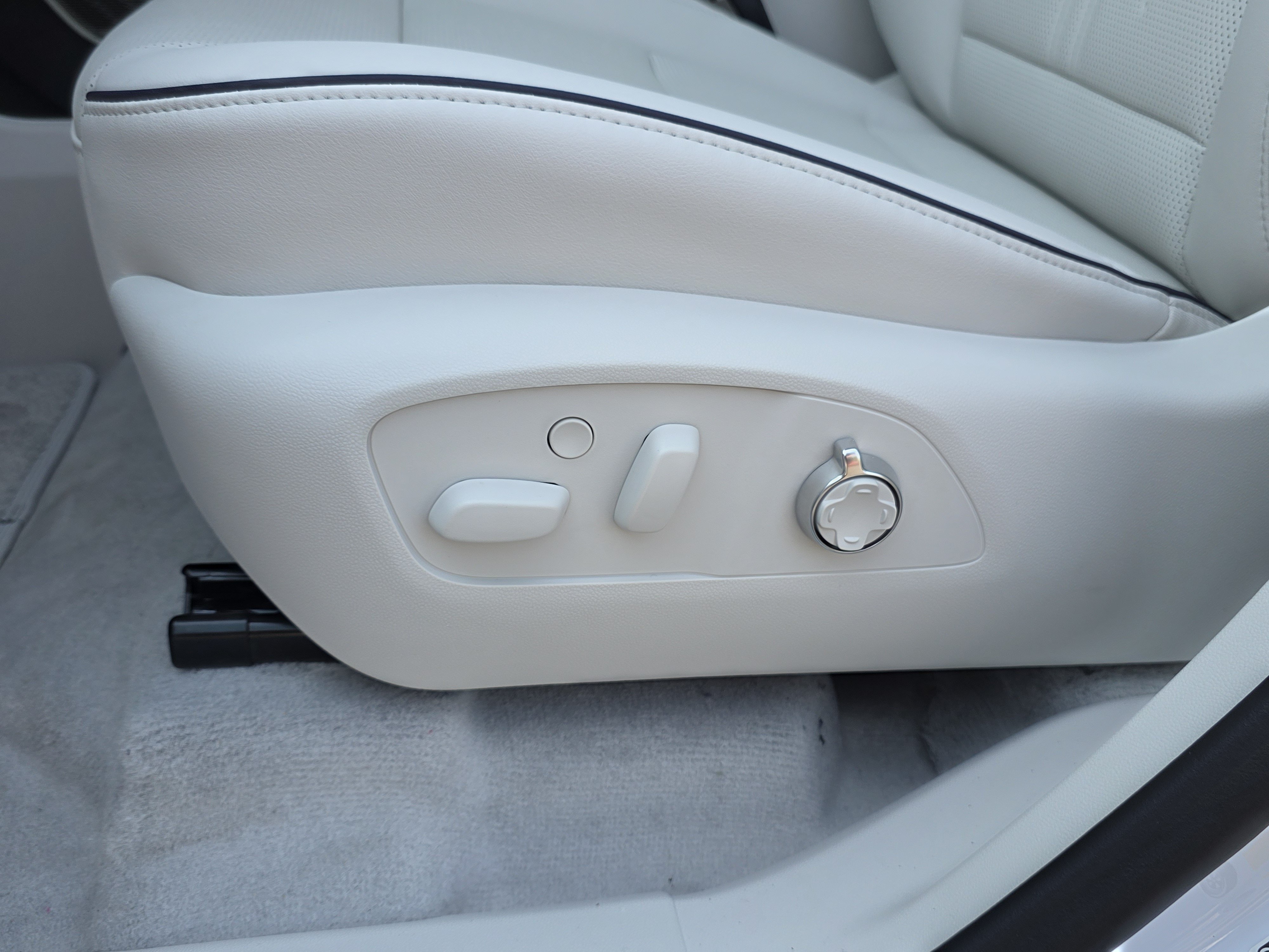 New 2027 Buick Enclave Avenir FWD image 11