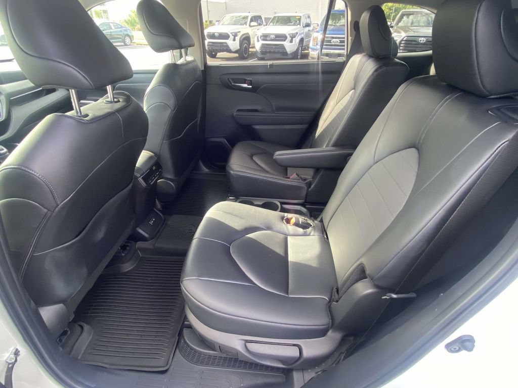 Used 2026 Toyota Highlander XLE AWD/4WD image 13