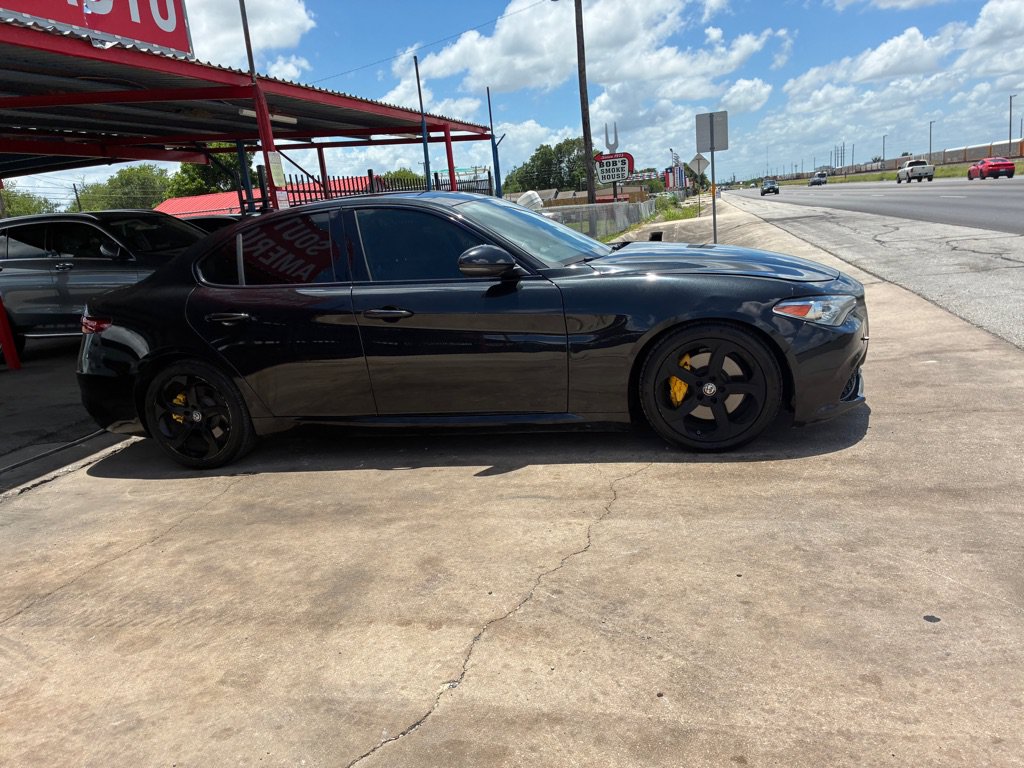 Used 2017 Alfa Romeo Giulia RWD image 12