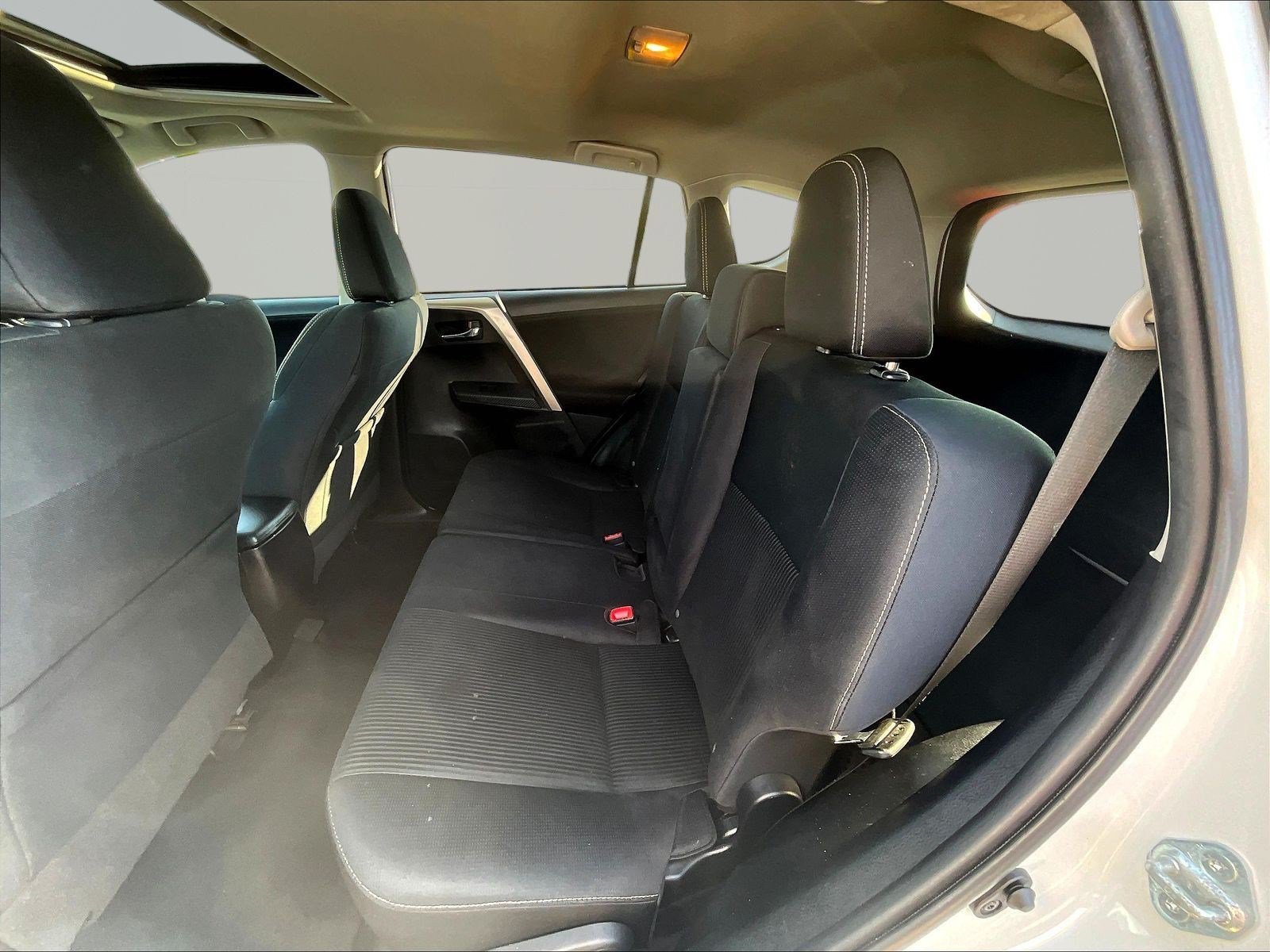 Used 2015 Toyota RAV4 XLE AWD/4WD image 21