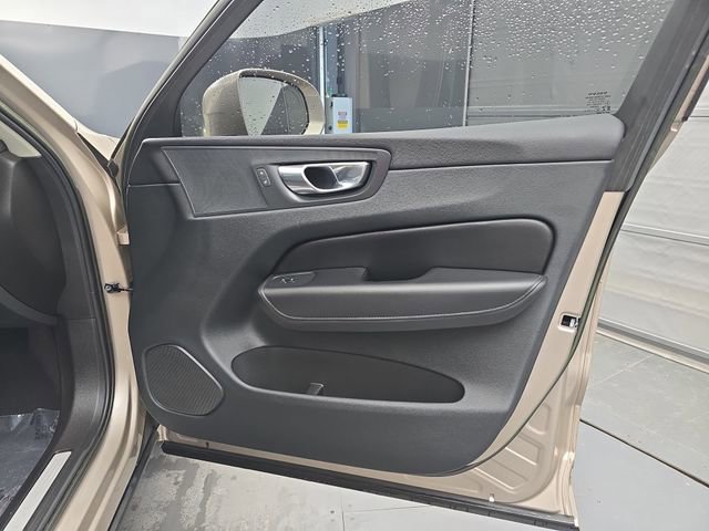 Used 2023 Volvo XC60 B5 Plus w/ Protection Package Premier image 40
