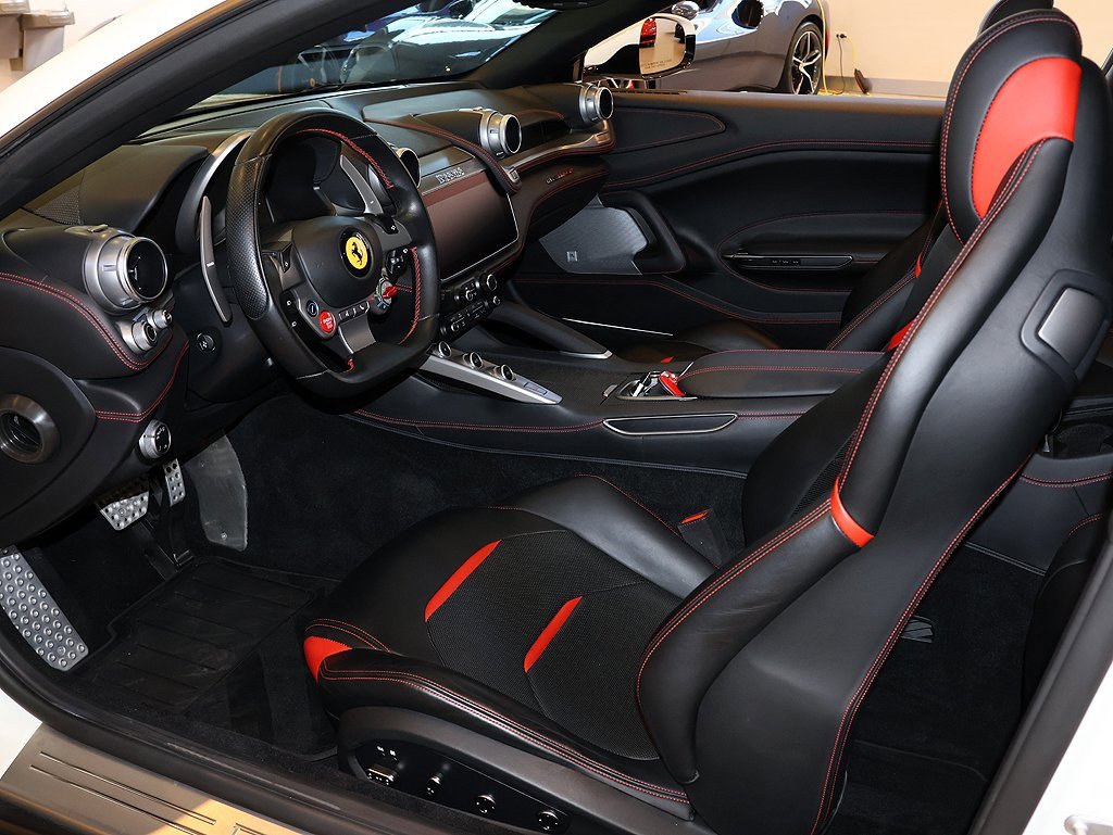 Certified 2018 Ferrari GTC4Lusso image 4