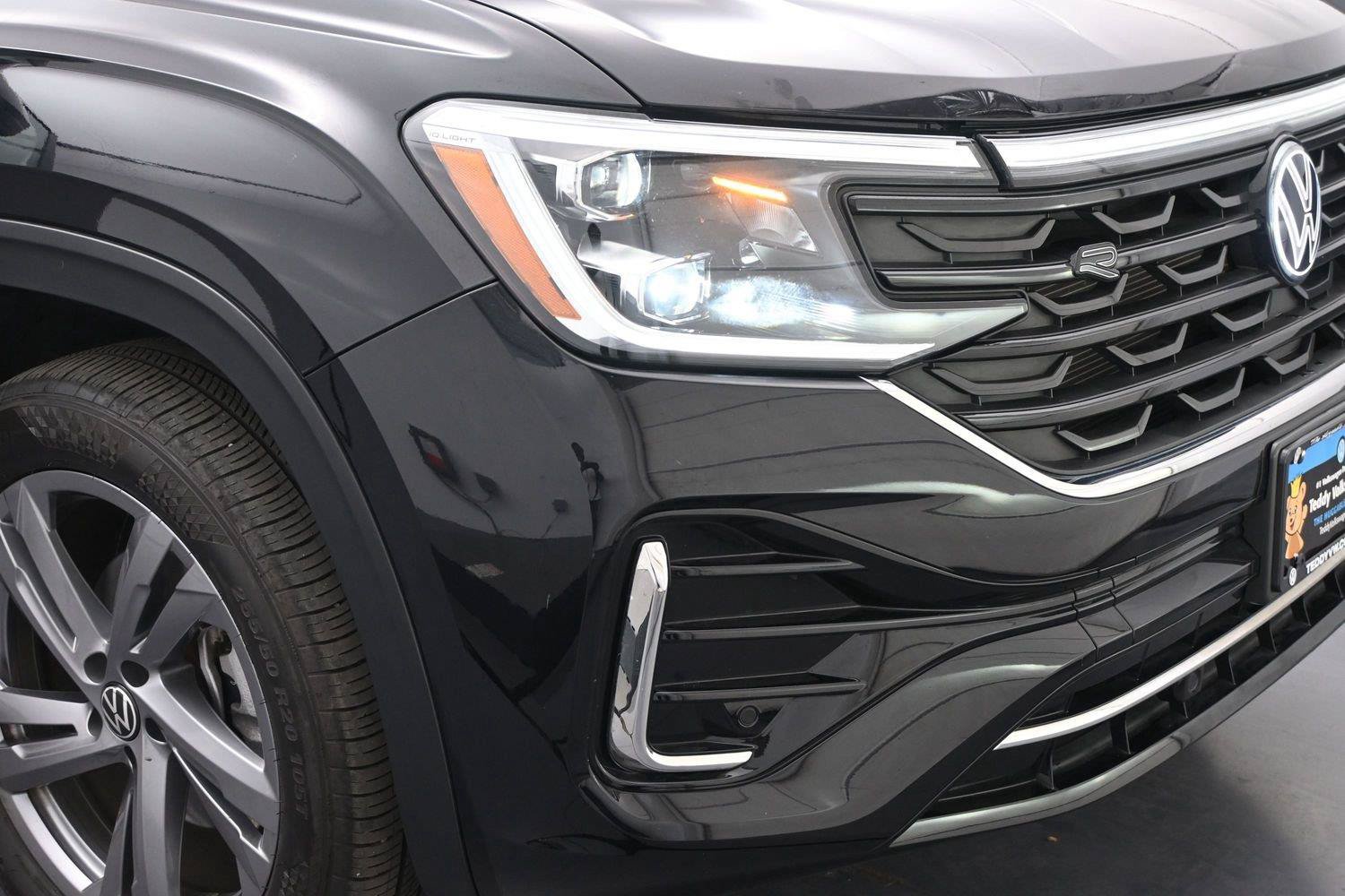 Certified 2024 Volkswagen Atlas Cross Sport SEL R-Line AWD/4WD image 16
