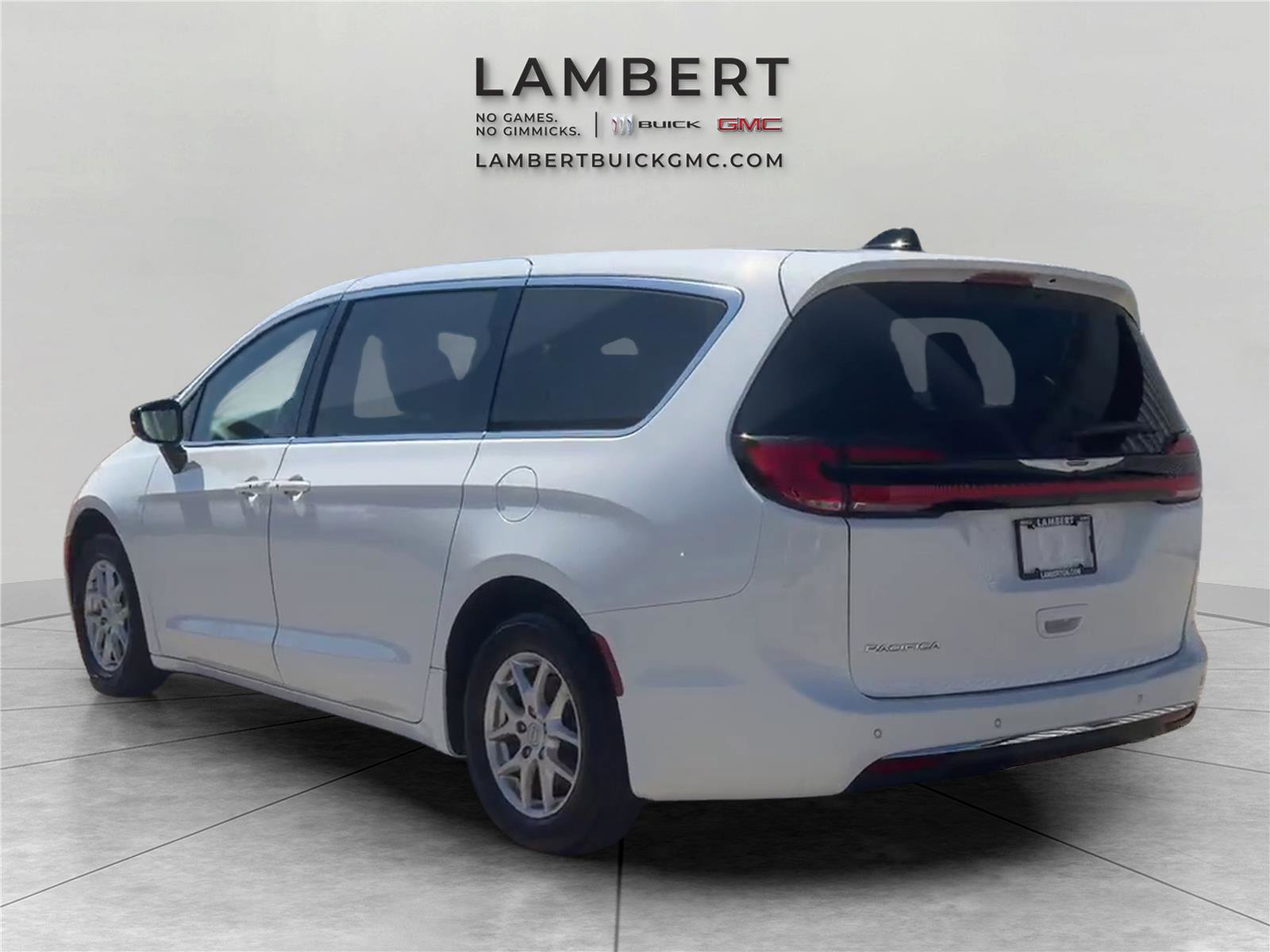 Used 2025 Chrysler Pacifica Select image 4