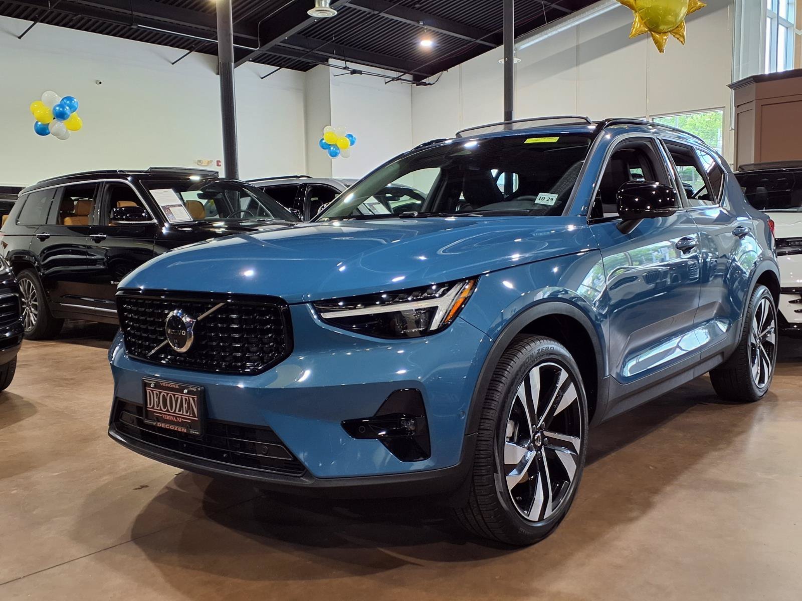 Used 2024 Volvo XC40 B5 Ultimate w/ Protection Package Premier AWD/4WD image 3