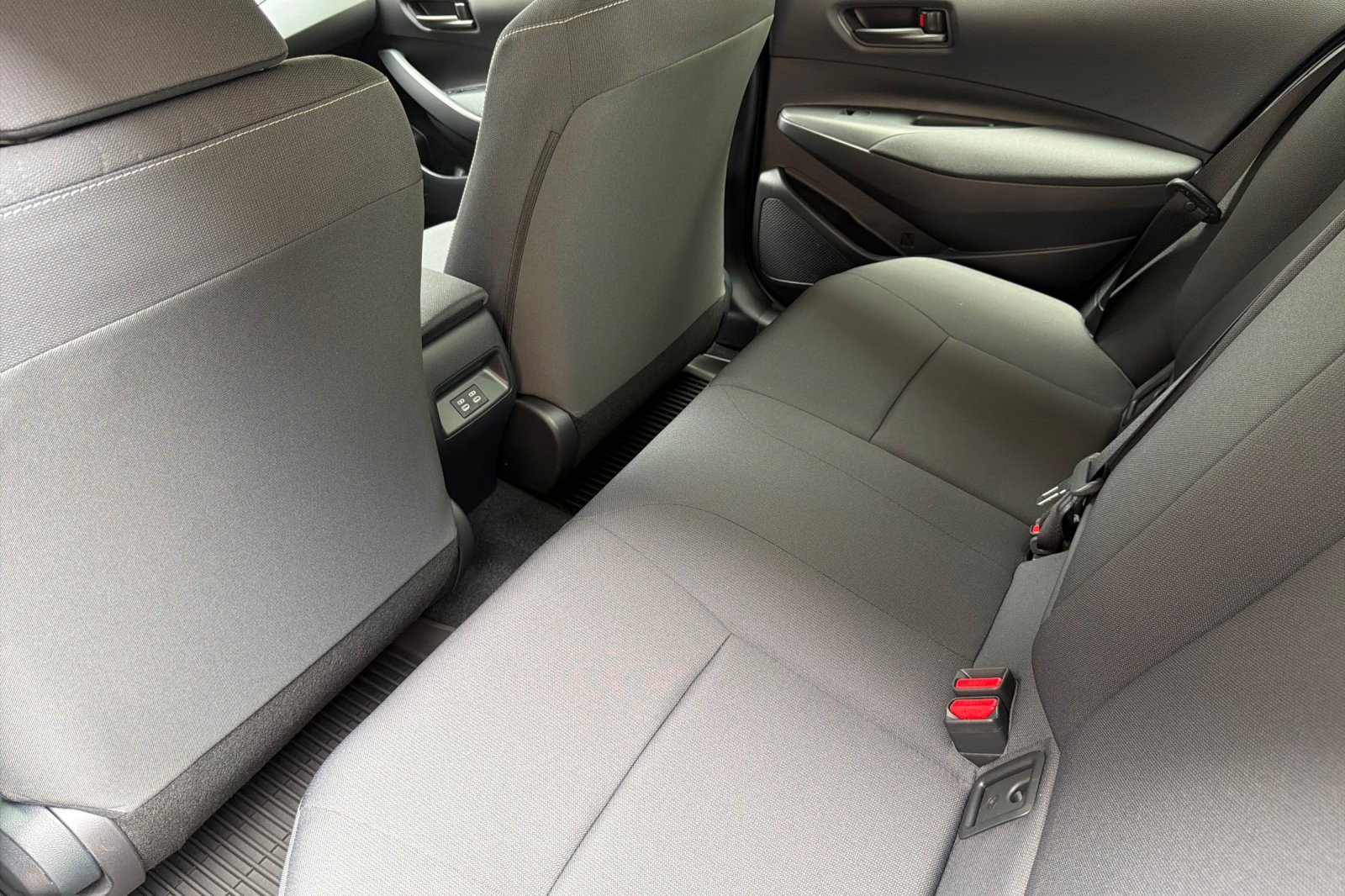Used 2025 Toyota Corolla LE FWD image 11