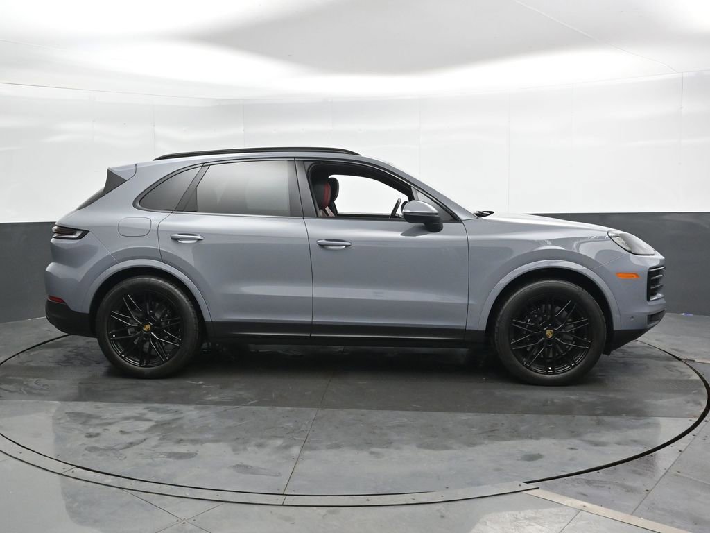 Used 2024 Porsche Cayenne image 4