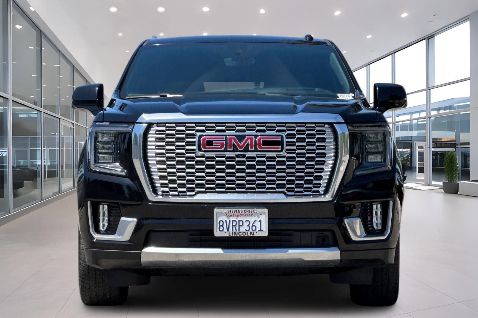 Used 2021 GMC Yukon XL Denali w/ Denali Premium Package image 9