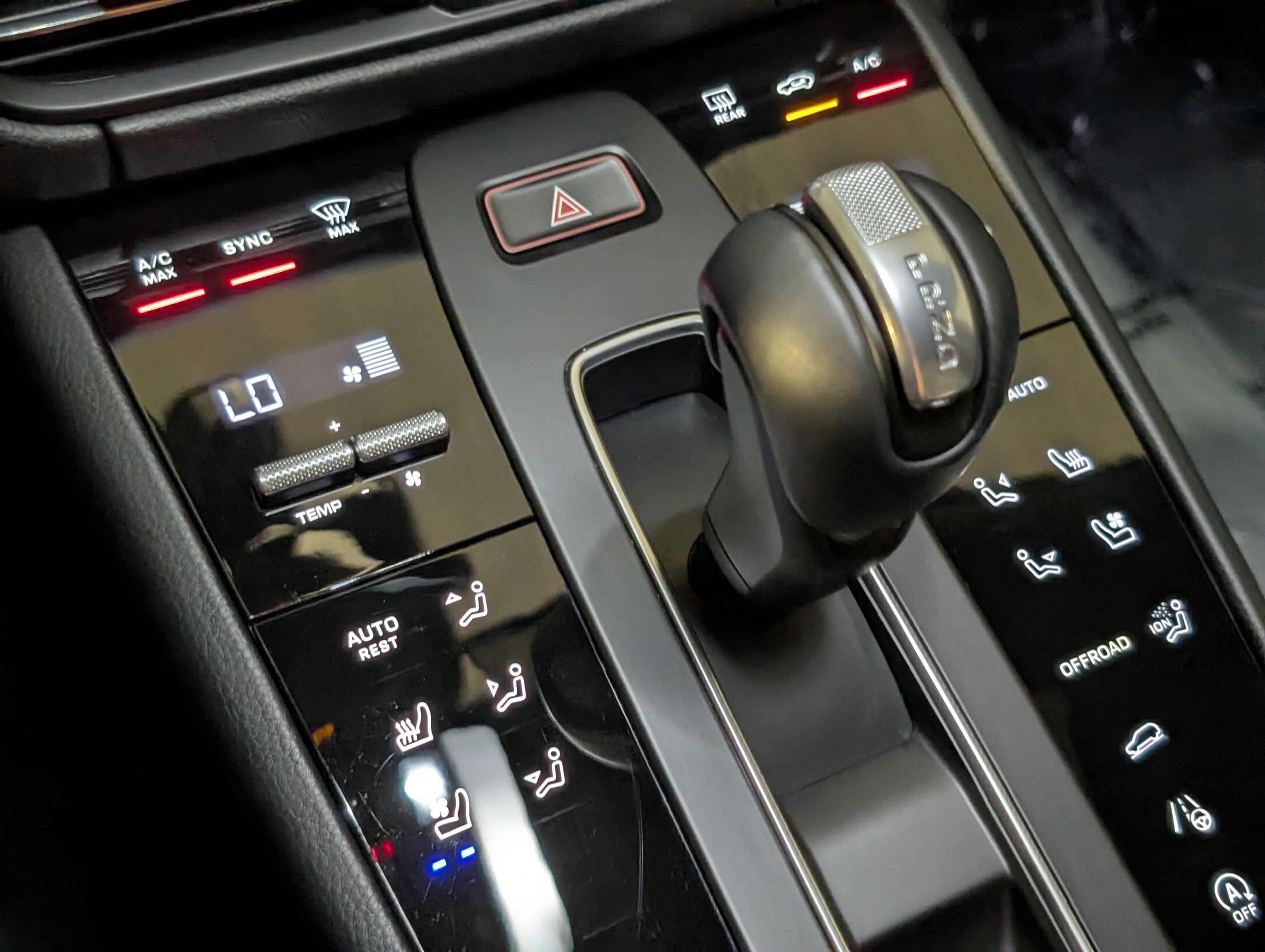 Certified 2026 Porsche Macan AWD/4WD image 41