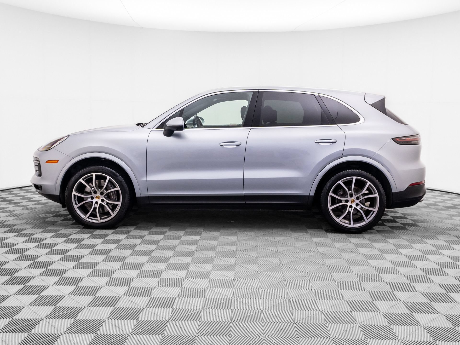 Certified 2023 Porsche Cayenne AWD/4WD image 2
