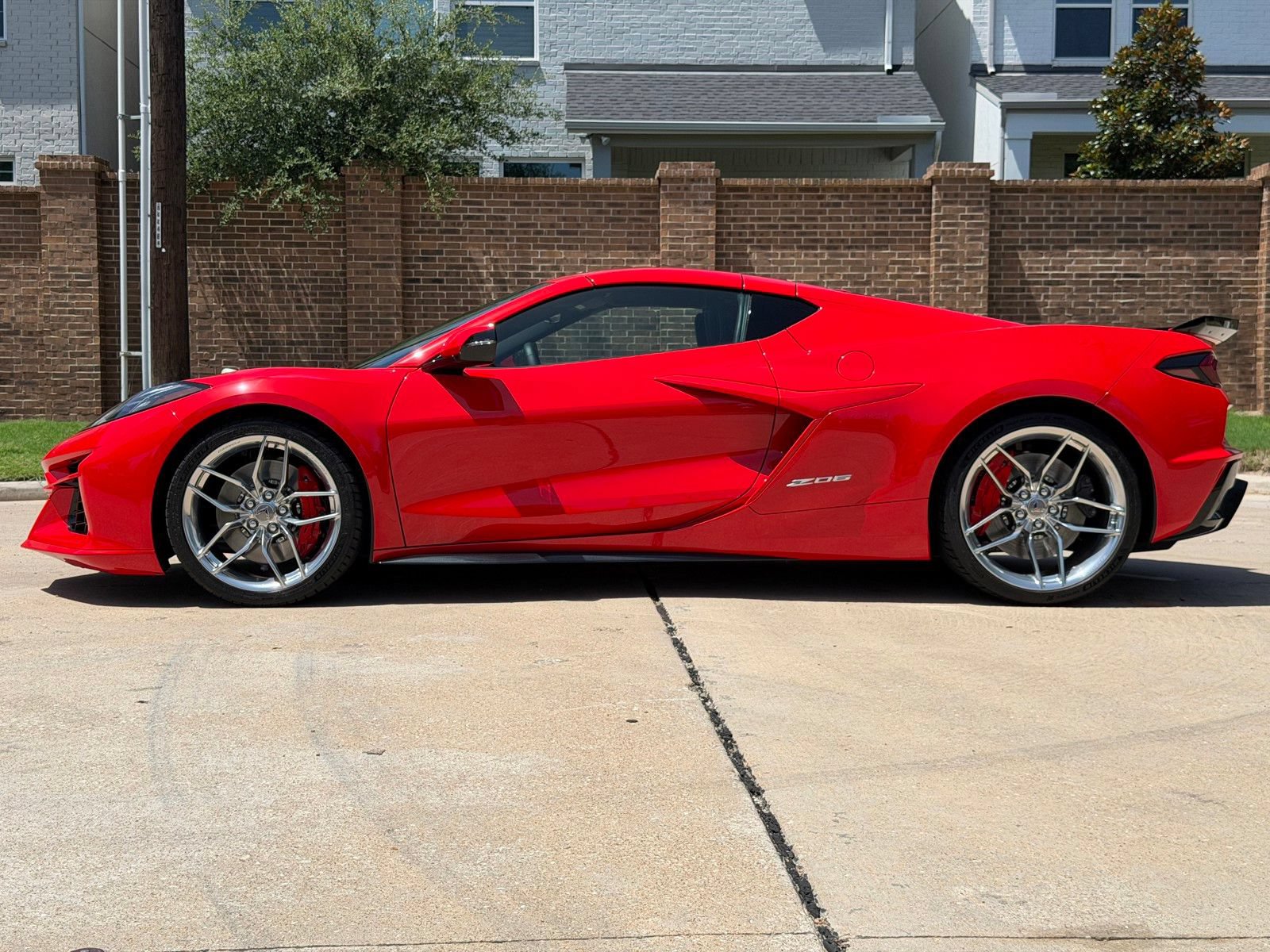 Used 2025 Chevrolet Corvette Z06 w/ Chrome Exterior Badge Package RWD image 8
