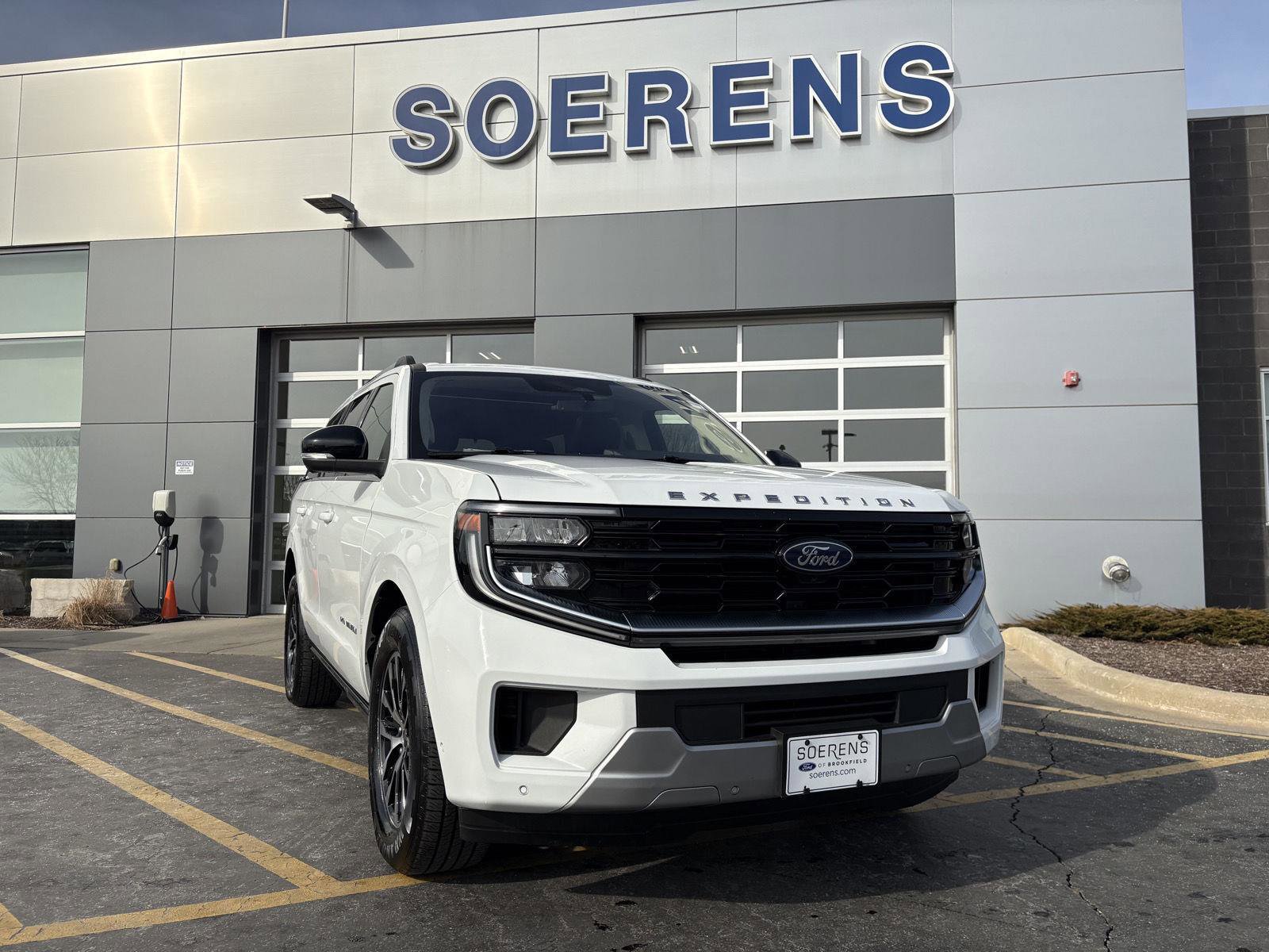 Certified 2025 Ford Expedition Platinum image 1