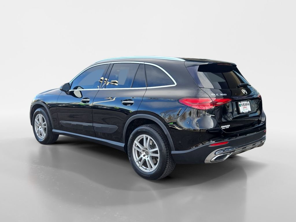 Used 2023 Mercedes-Benz GLC 300 4MATIC image 3