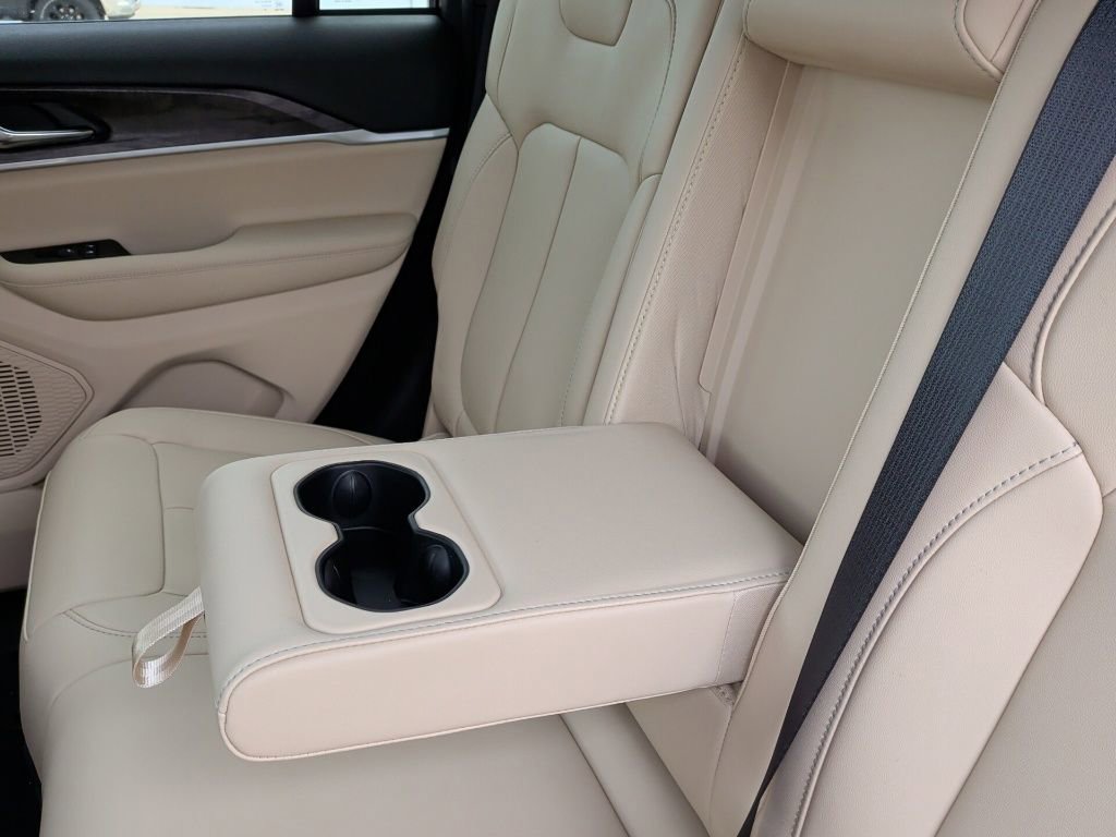 New 2025 Jeep Grand Cherokee Limited image 45