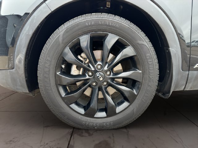 Used 2019 Kia Sorento AWD V6 image 24