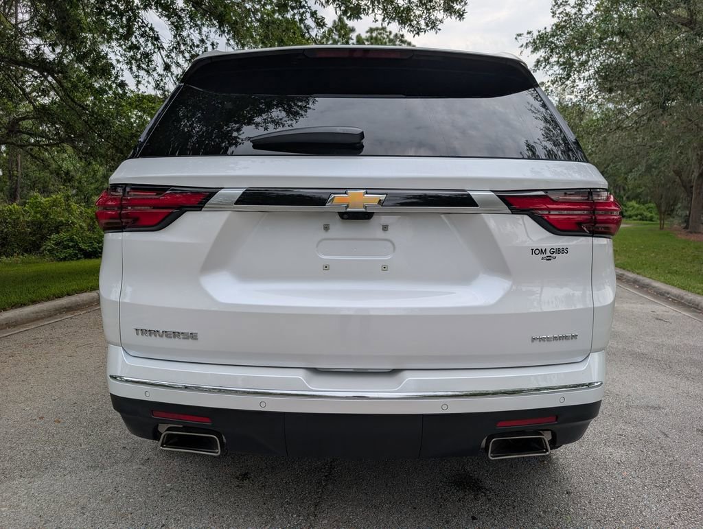 Used 2023 Chevrolet Traverse Premier FWD image 7