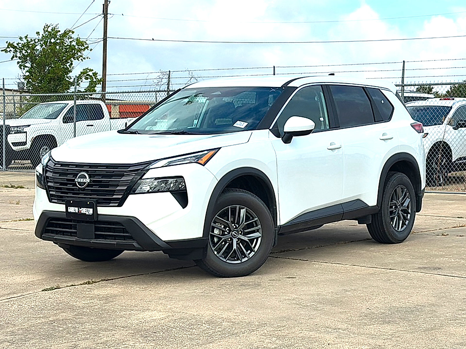 New 2026 Nissan Rogue SV FWD image 2