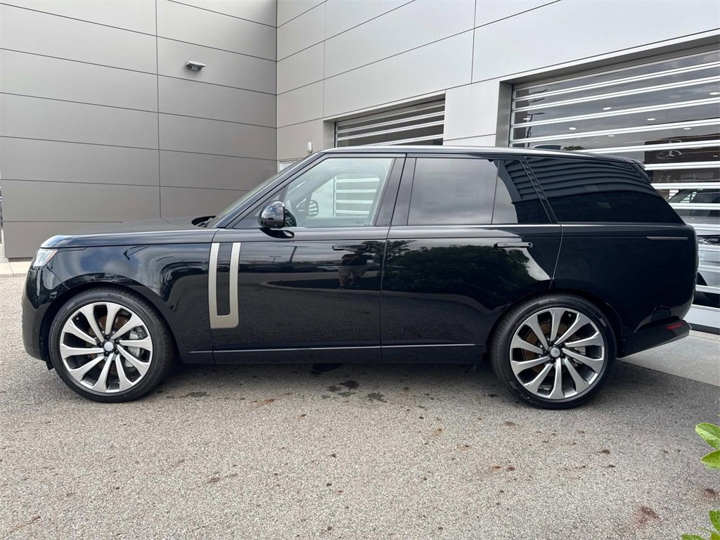 New 2025 Land Rover Range Rover SE image 4