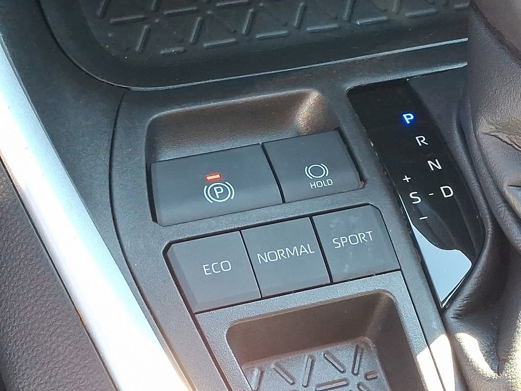 Used 2023 Toyota RAV4 XLE Premium image 27