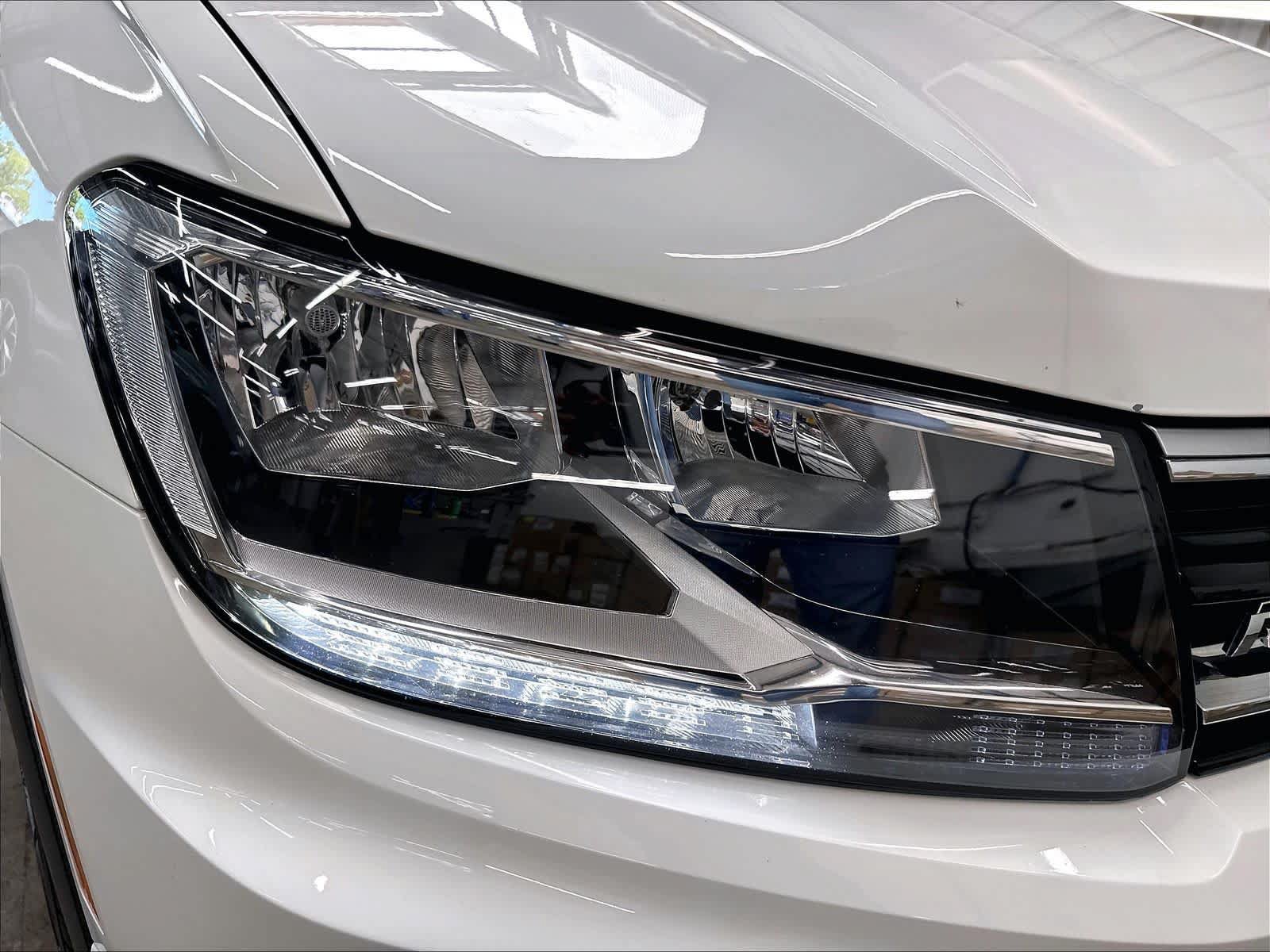 Used 2020 Volkswagen Tiguan SE R-Line FWD image 35