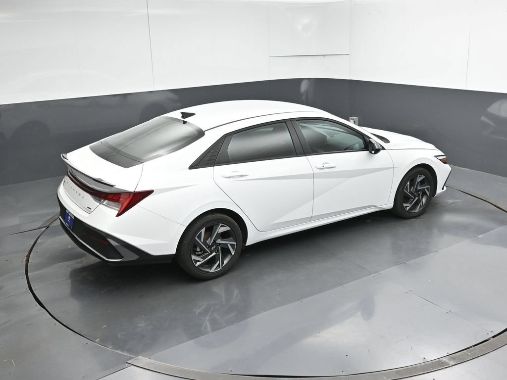Used 2025 Hyundai Elantra SEL FWD image 51