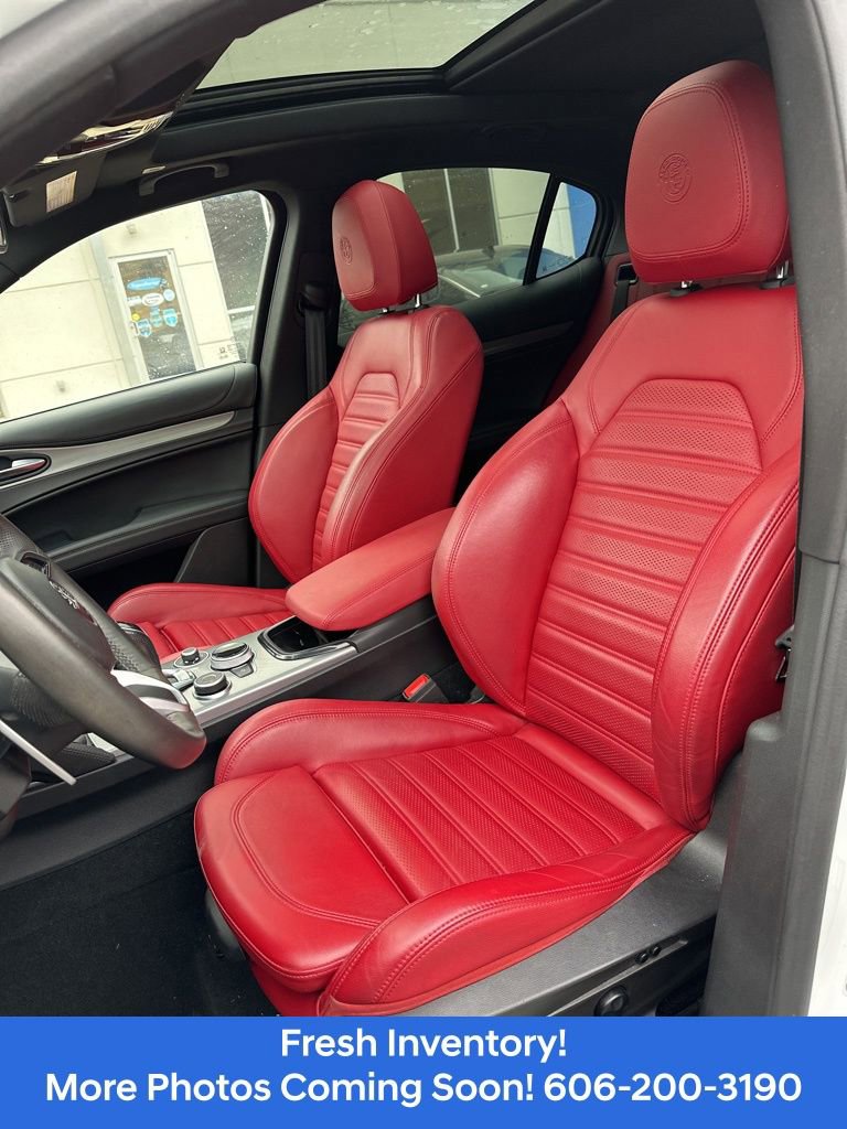 Used 2024 Alfa Romeo Stelvio Veloce image 10
