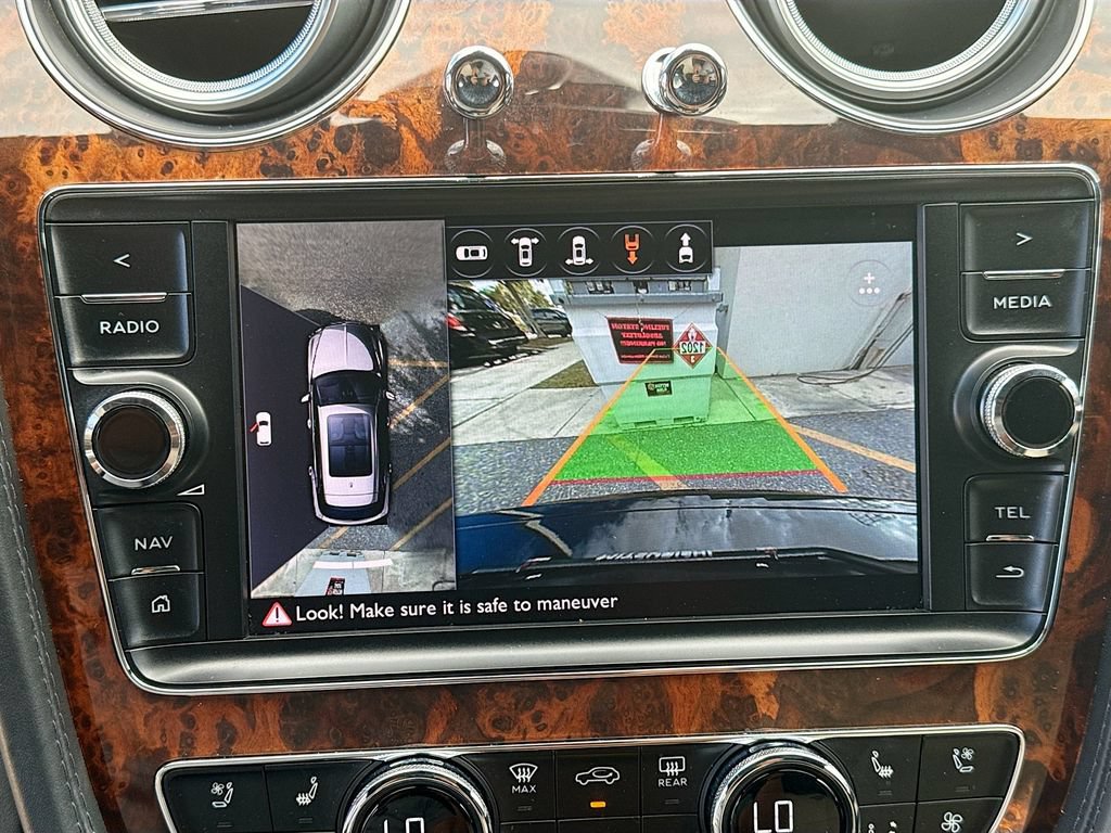 Used 2018 Bentley Bentayga AWD/4WD image 15
